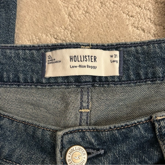 Hollister Low Rise Baggy Jeans with Heart Accent - Picture 4 of 9